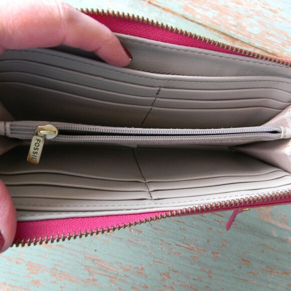 FOSSIL LARGE ZIP AROUND PINK LEATHER WALLET - Picture 7 of 7